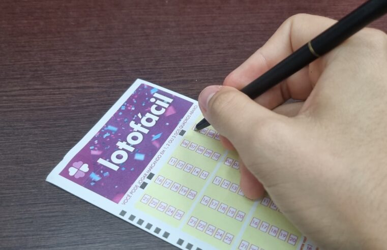 Lotofácil acumula e vai a 10 milhões; veja dezenas