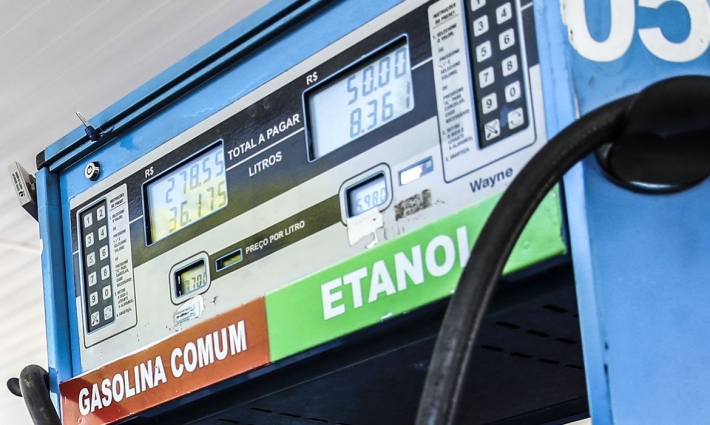 Gasolina com 32% de etanol chega aos postos amanhã; veja como proteger seu carro