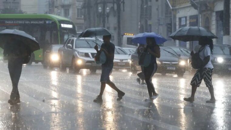 Frente fria deve causar chuva intensa e ventania no Vale do Paraíba