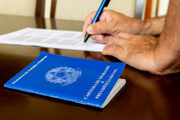 Brasil bate recorde de ocupação, mas inadimplência também atinge máxima histórica