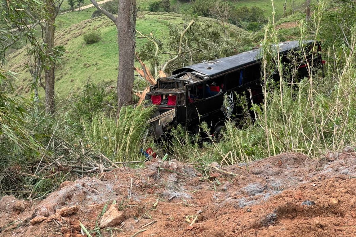 Acidente com ônibus de romeiros deixou mais de 40 feridos no interior de SP