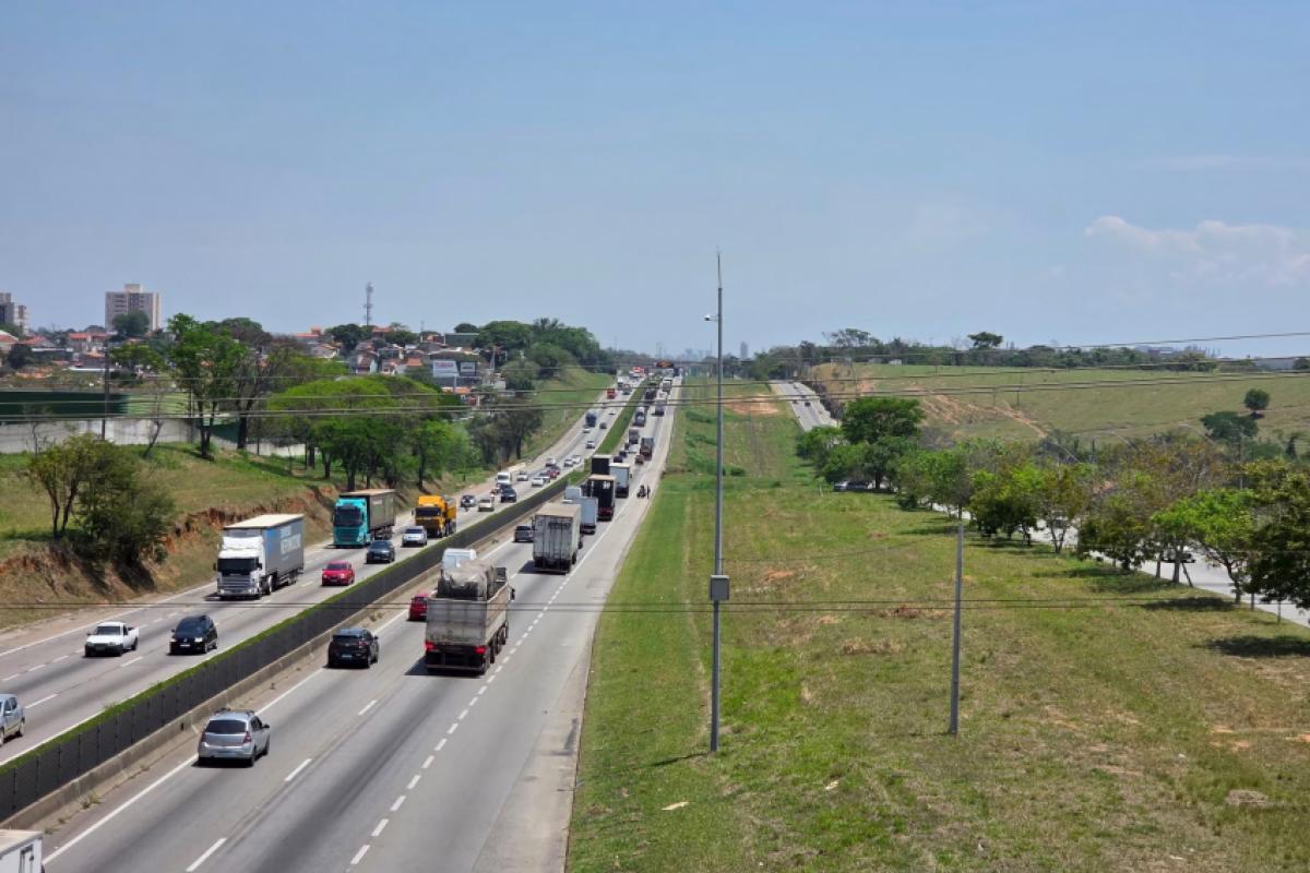 Dutra tem 45 km de trânsito intenso no Vale na volta do feriado