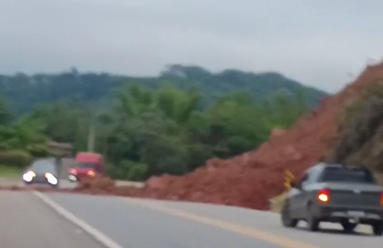Rodovia Paulo Virgínio, em Guaratinguetá, é liberada pelo DER-SP