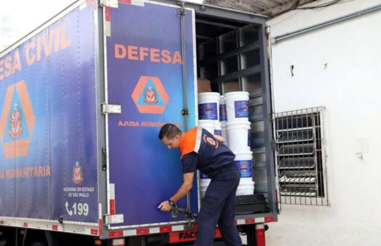 Defesa Civil envia kits de limpeza e cestas básicas a famílias afetadas pela chuva em Cruzeiro, no interior de SP