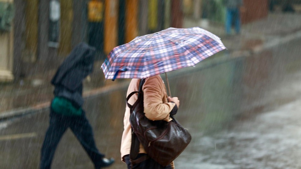 Vale e Litoral têm previsão de chuva forte e risco de temporais